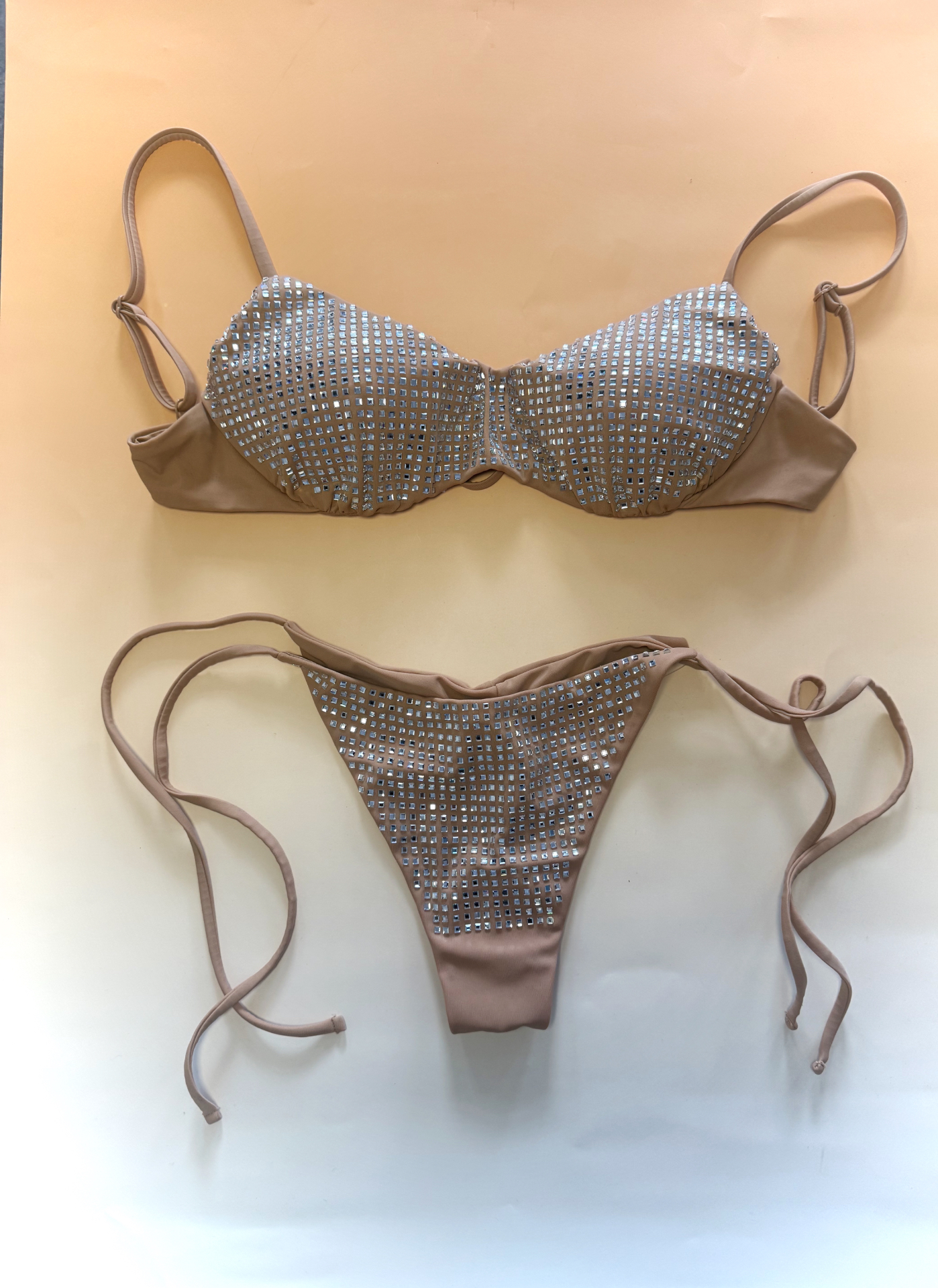 Bézs flitteres bikini felső és alsó
